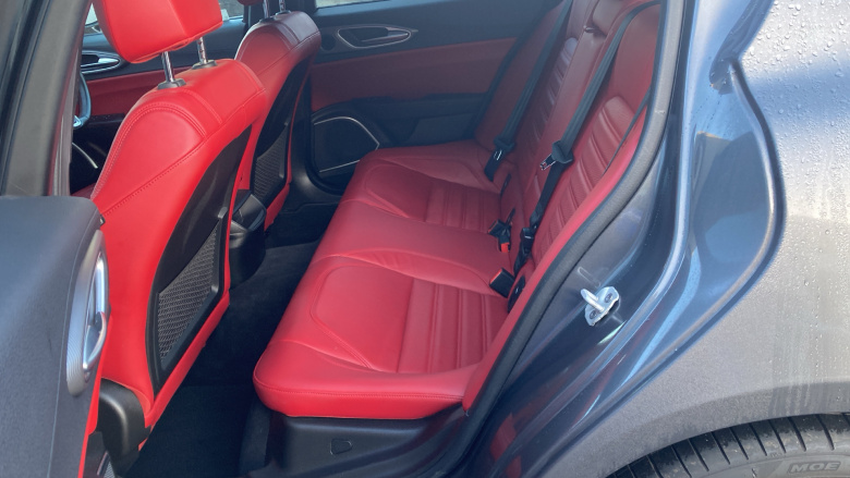 Alfa Romeo Giulia 2.0 TB 280 Veloce [Performance brake] 4dr Auto Petrol Saloon